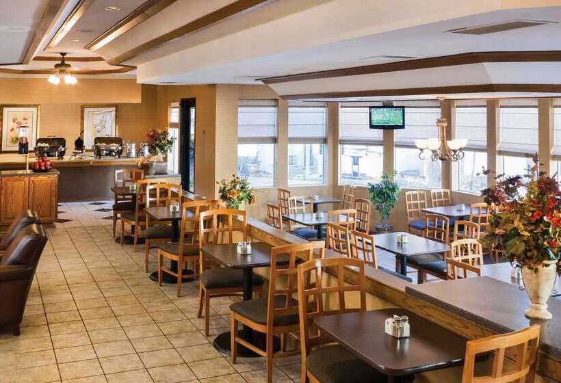 هتل Quality Inn & Suites Downtown   University Area