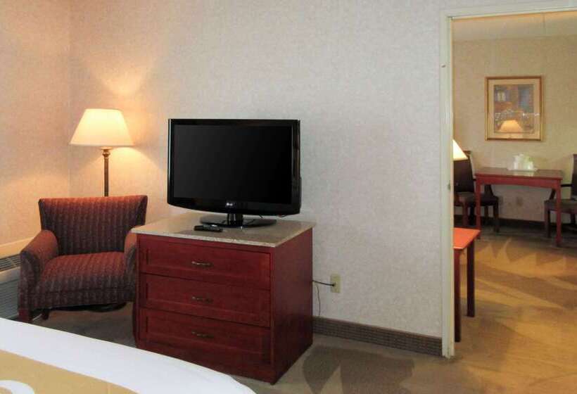 هتل Quality Inn & Suites Downtown   University Area