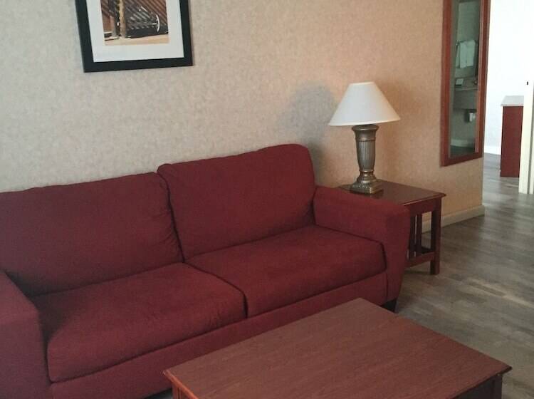 هتل Quality Inn & Suites Downtown   University Area