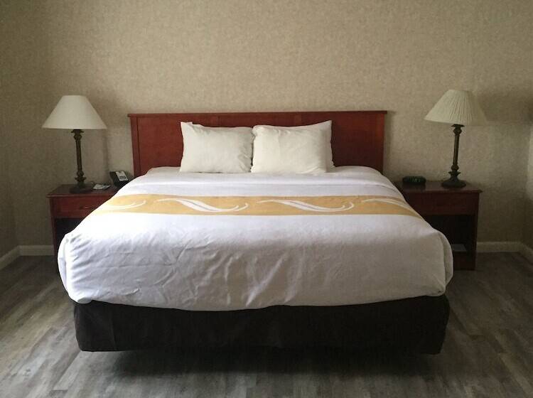 هتل Quality Inn & Suites Downtown   University Area