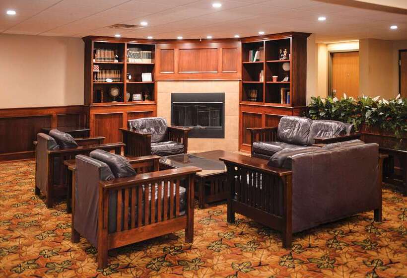 בית מלון כפרי Quality Inn & Suites Ames Conference Center Near Isu Campus