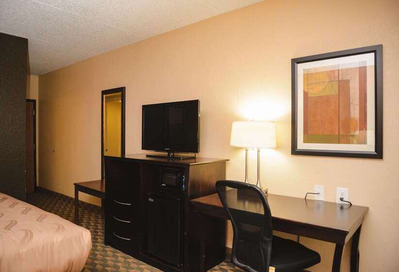 בית מלון כפרי Quality Inn & Suites Ames Conference Center Near Isu Campus