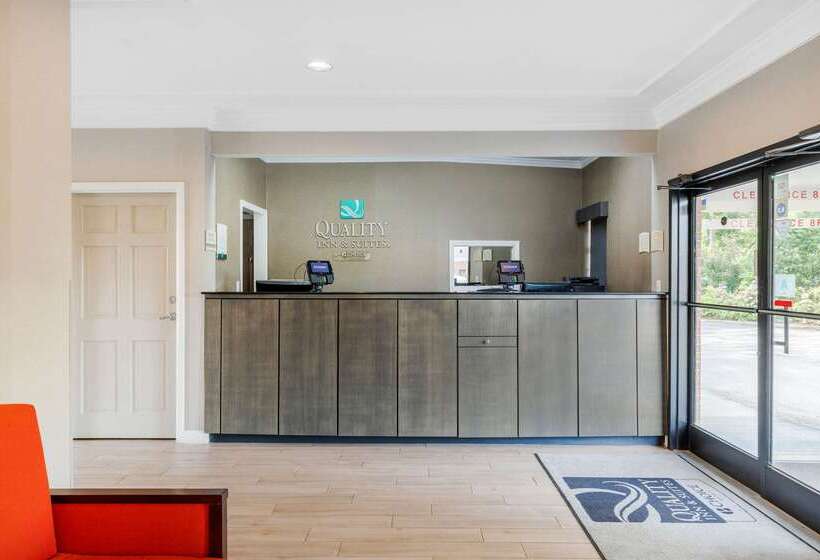 בית מלון כפרי Quality Inn & Suites