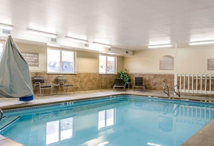 בית מלון כפרי Quality Inn & Suites