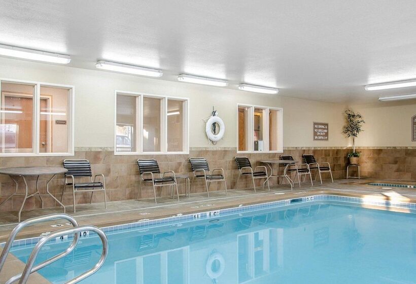 בית מלון כפרי Quality Inn & Suites
