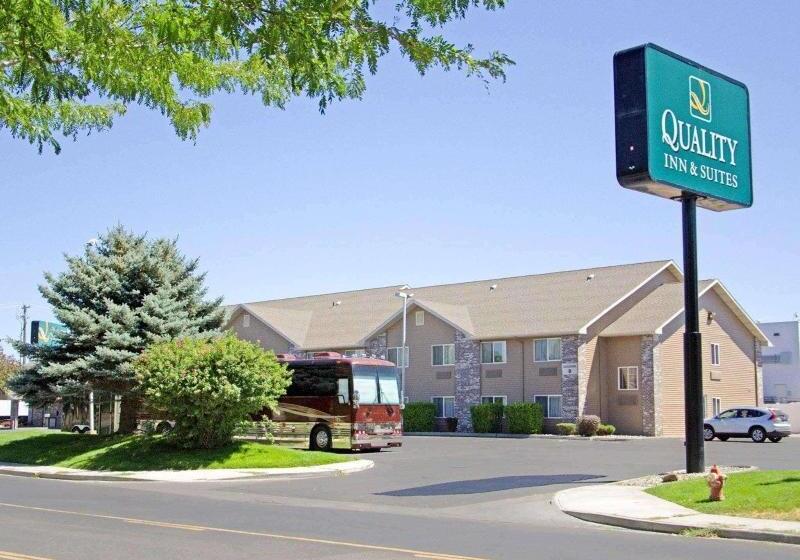 בית מלון כפרי Quality Inn & Suites