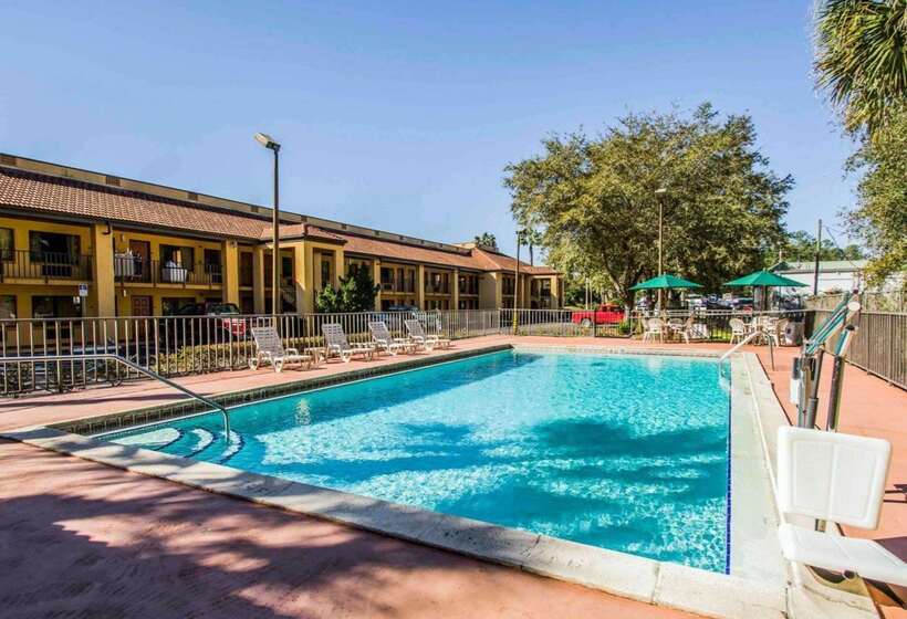 בית מלון כפרי Quality Inn Gainesville Near University