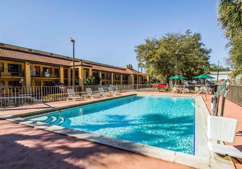 בית מלון כפרי Quality Inn Gainesville Near University