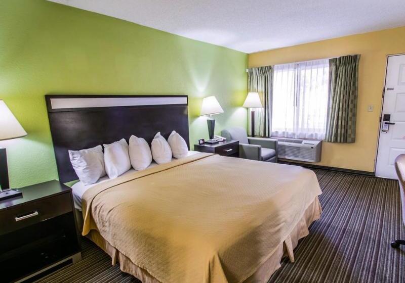 בית מלון כפרי Quality Inn Gainesville Near University