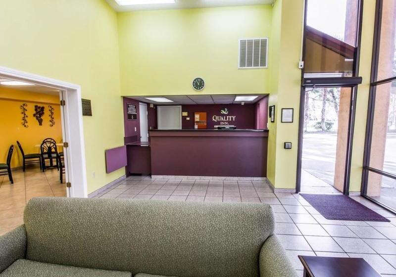 בית מלון כפרי Quality Inn Gainesville Near University