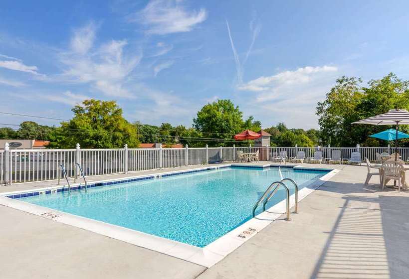 בית מלון כפרי Quality Inn Waynesboro   Skyline Drive