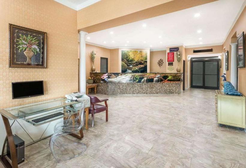 هتل Ramada By Wyndham Asheville Southeast