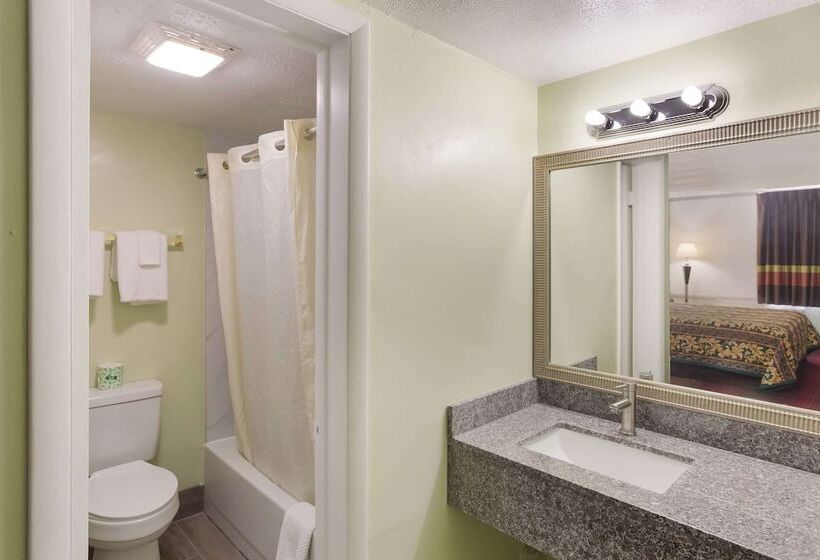 هتل Rodeway Inn