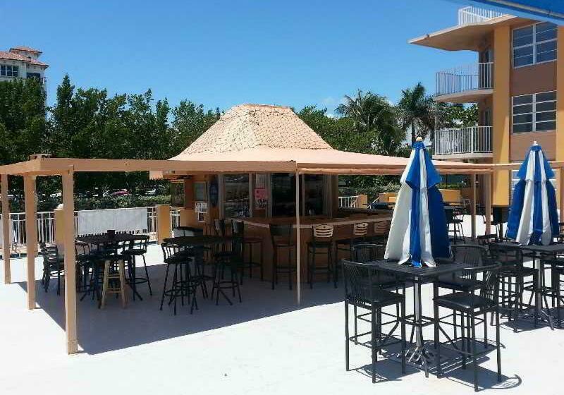 فندق Seaspray Inn Beach Resort