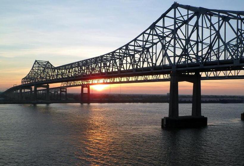 فندق St. Pierre French Quarter