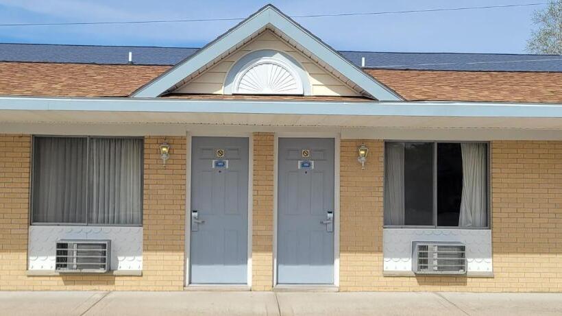هتل Thunderbird Inn Of Mackinaw City