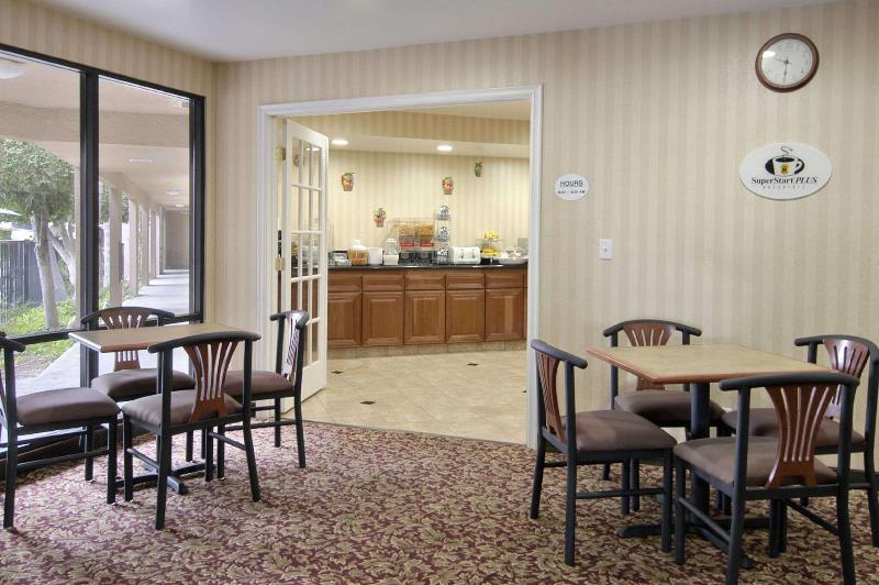 فندق Travelodge By Wyndham Commerce Los Angeles Area