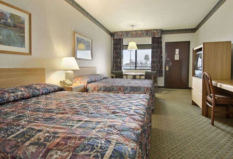 فندق Travelodge By Wyndham Commerce Los Angeles Area