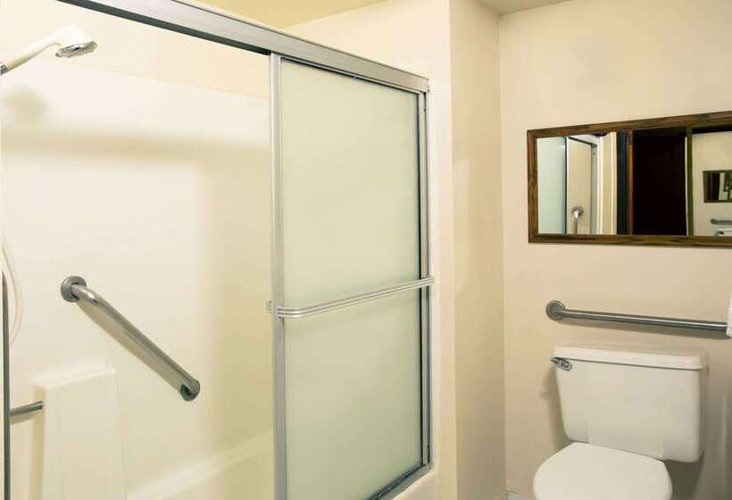 فندق Travelodge By Wyndham Ocean Front