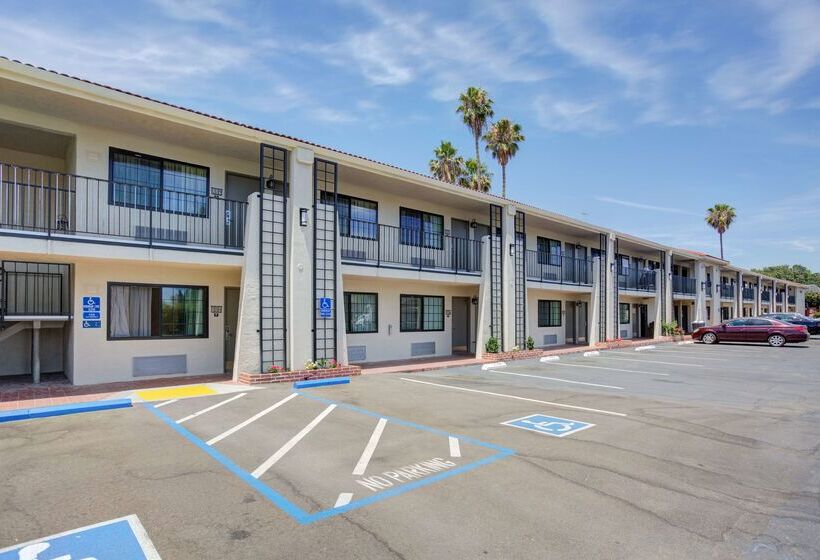 فندق على الطريق Best Western Sandman