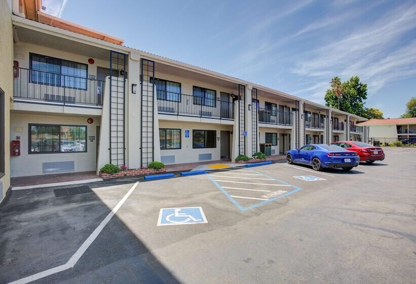 فندق على الطريق Best Western Sandman