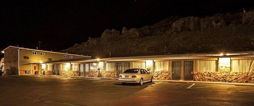 فندق على الطريق Three Rivers Inn