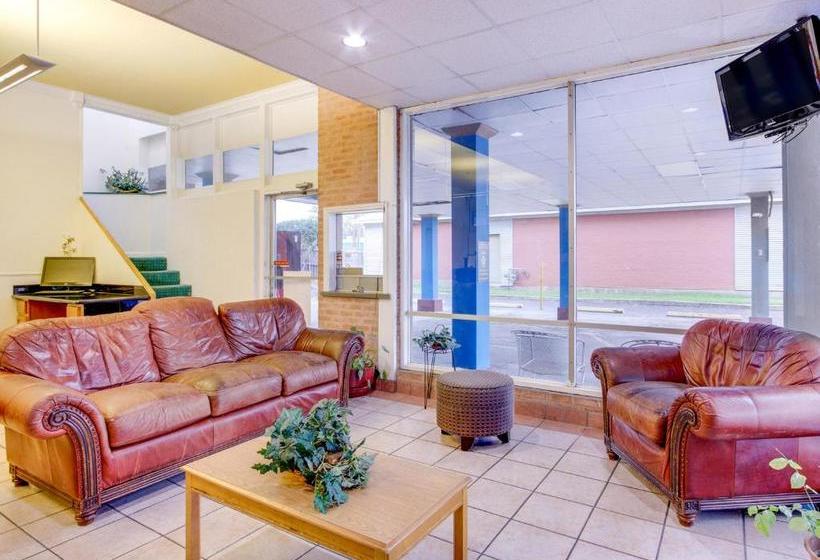 فندق على الطريق Town House Airport