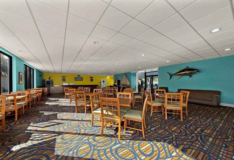 אתר נופש Paddletail Waterfront Lodge, Trademark Collection By Wyndham