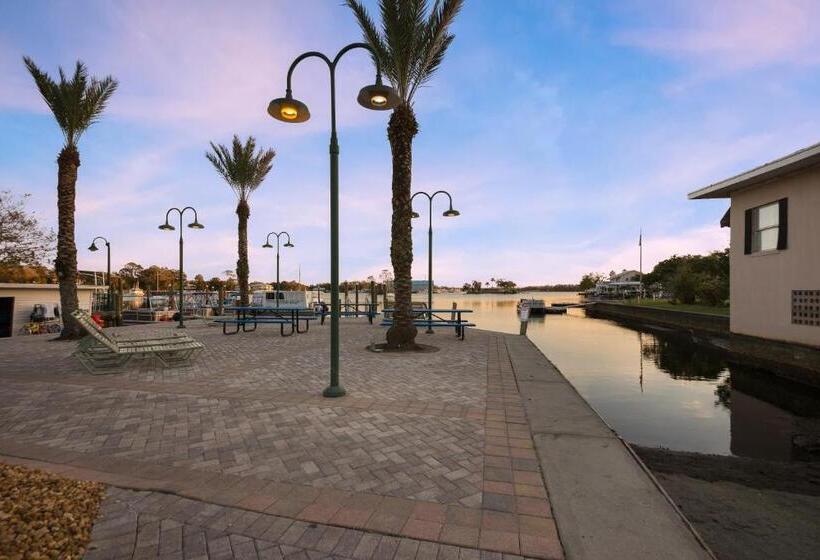 אתר נופש Paddletail Waterfront Lodge, Trademark Collection By Wyndham