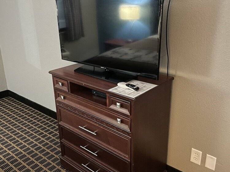 هتل American Inn Cedar Rapids South