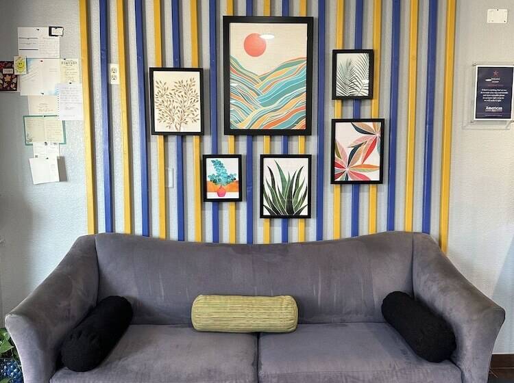 هتل American Inn Cedar Rapids South