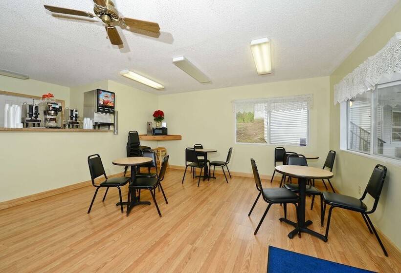 בית מלון כפרי Americas Best Value Inn Saint Ignace