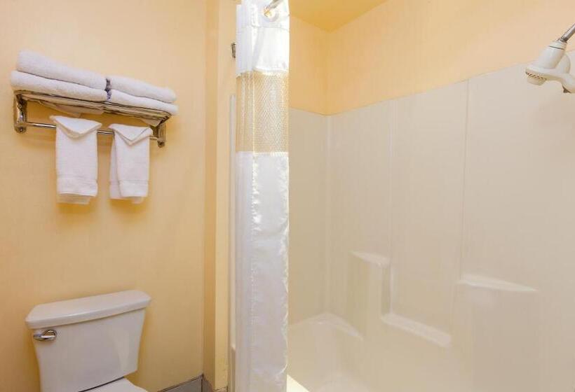 Отель Americas Best Value Inn & Suites Bakersfield Central