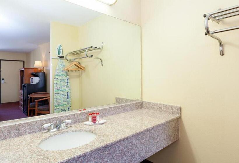 Отель Americas Best Value Inn & Suites Bakersfield Central
