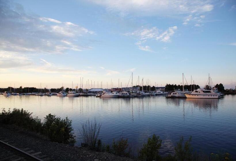 هتل Barkers Island Inn Resort & Conference Center