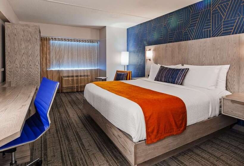 هتل Best Western Plus Landmark Inn