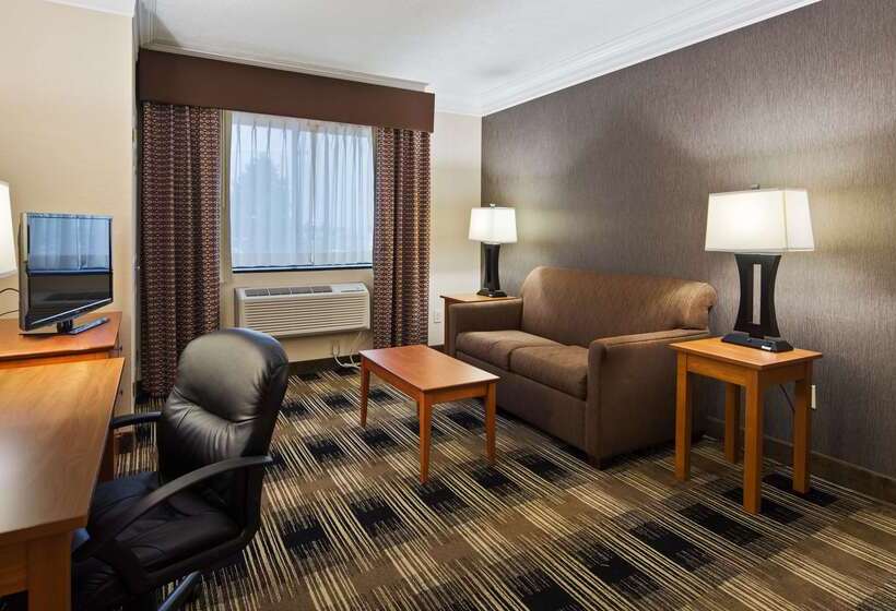 هتل Best Western Inn At The Rochester Airport