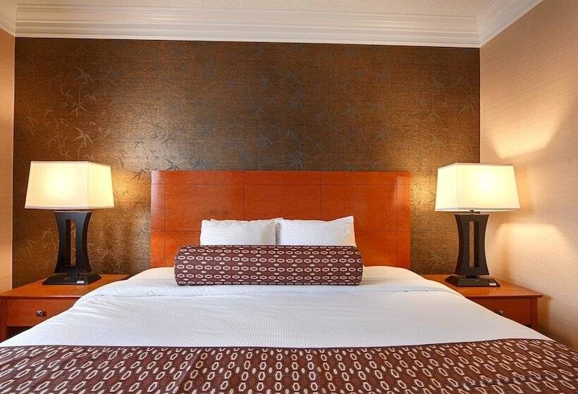 هتل Best Western Inn At The Rochester Airport