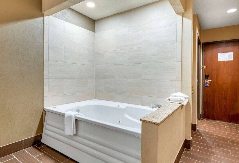 בית מלון כפרי Comfort Inn