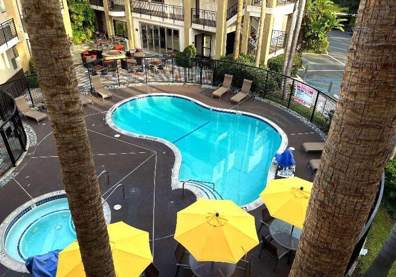 בית מלון כפרי Comfort Inn & Suites Orange County John Wayne Airport