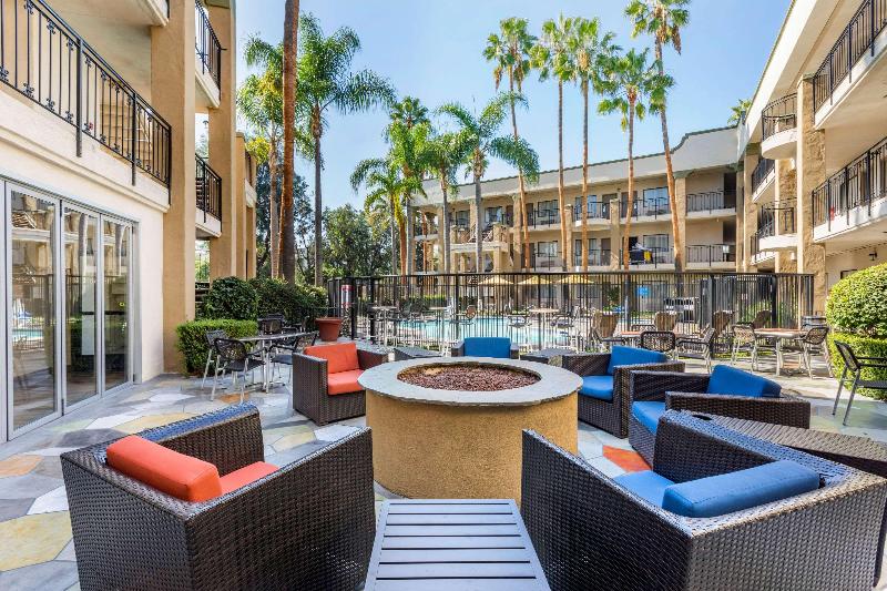 בית מלון כפרי Comfort Inn & Suites Orange County John Wayne Airport