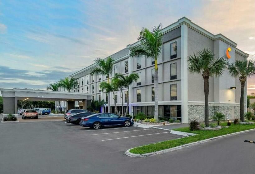 בית מלון כפרי Comfort Inn & Suites St. Pete  Clearwater International Airport