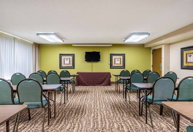 בית מלון כפרי Comfort Inn & Suites St. Pete  Clearwater International Airport