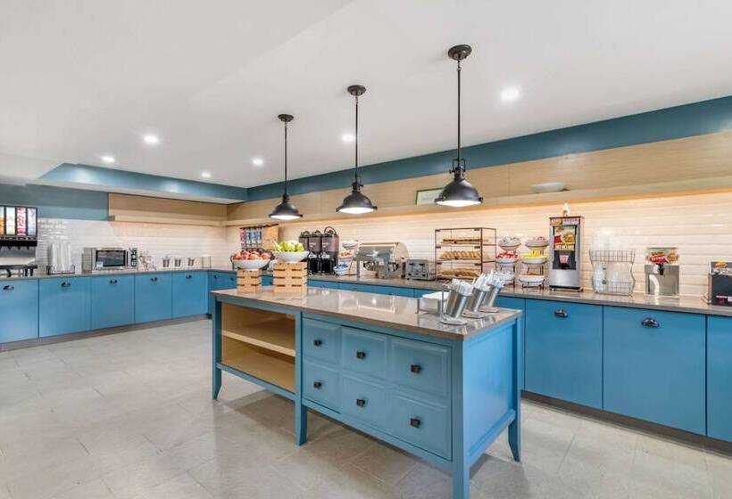 هتل Country Inn & Suites By Radisson, Atlanta Airport South, Ga