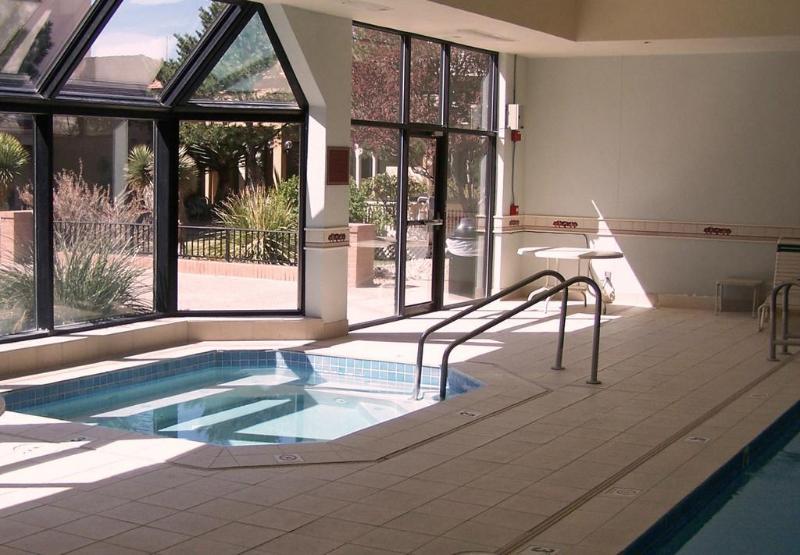 هتل Courtyard By Marriott Albuquerque Airport