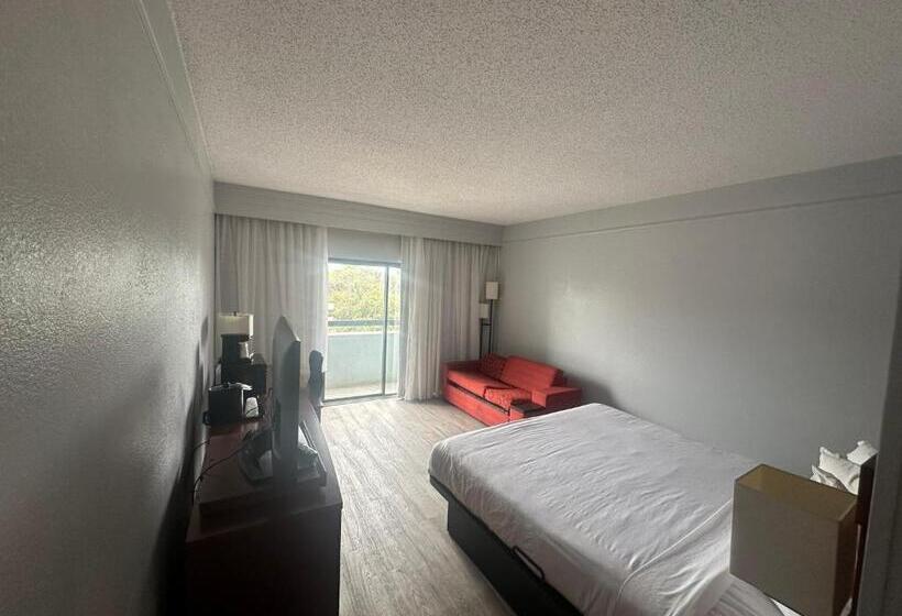 בית מלון כפרי Super 8 By Wyndham Dallas Love Field Airport