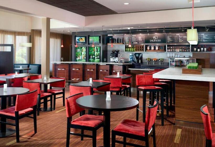 هتل Courtyard By Marriott Columbus