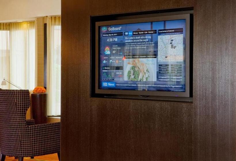 هتل Courtyard By Marriott Columbus