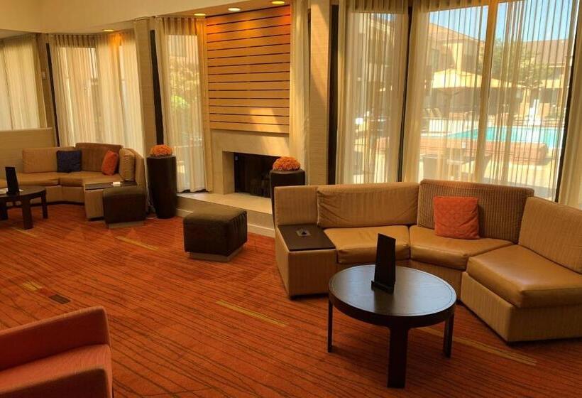 هتل Courtyard By Marriott Columbus