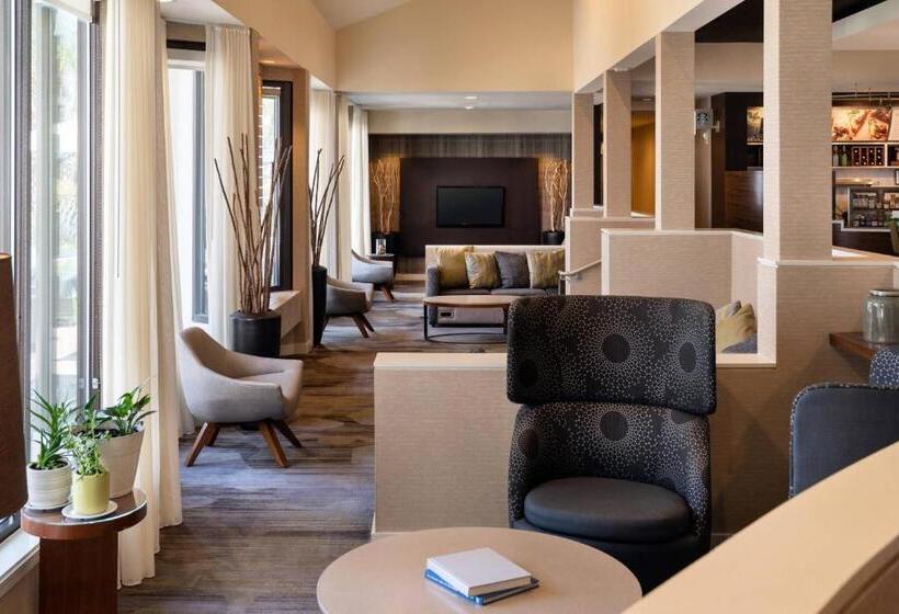 هتل Courtyard By Marriott Fresno